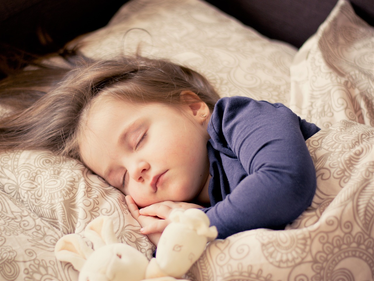 jak oduczyć dziecka spania z rodzicami